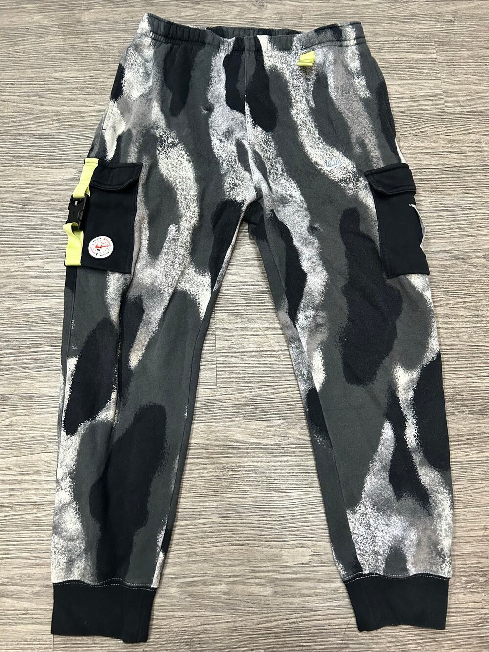 Nike Technical Cargo Sweatpants Men's Medium M Black Gray Camo Graphic Utility